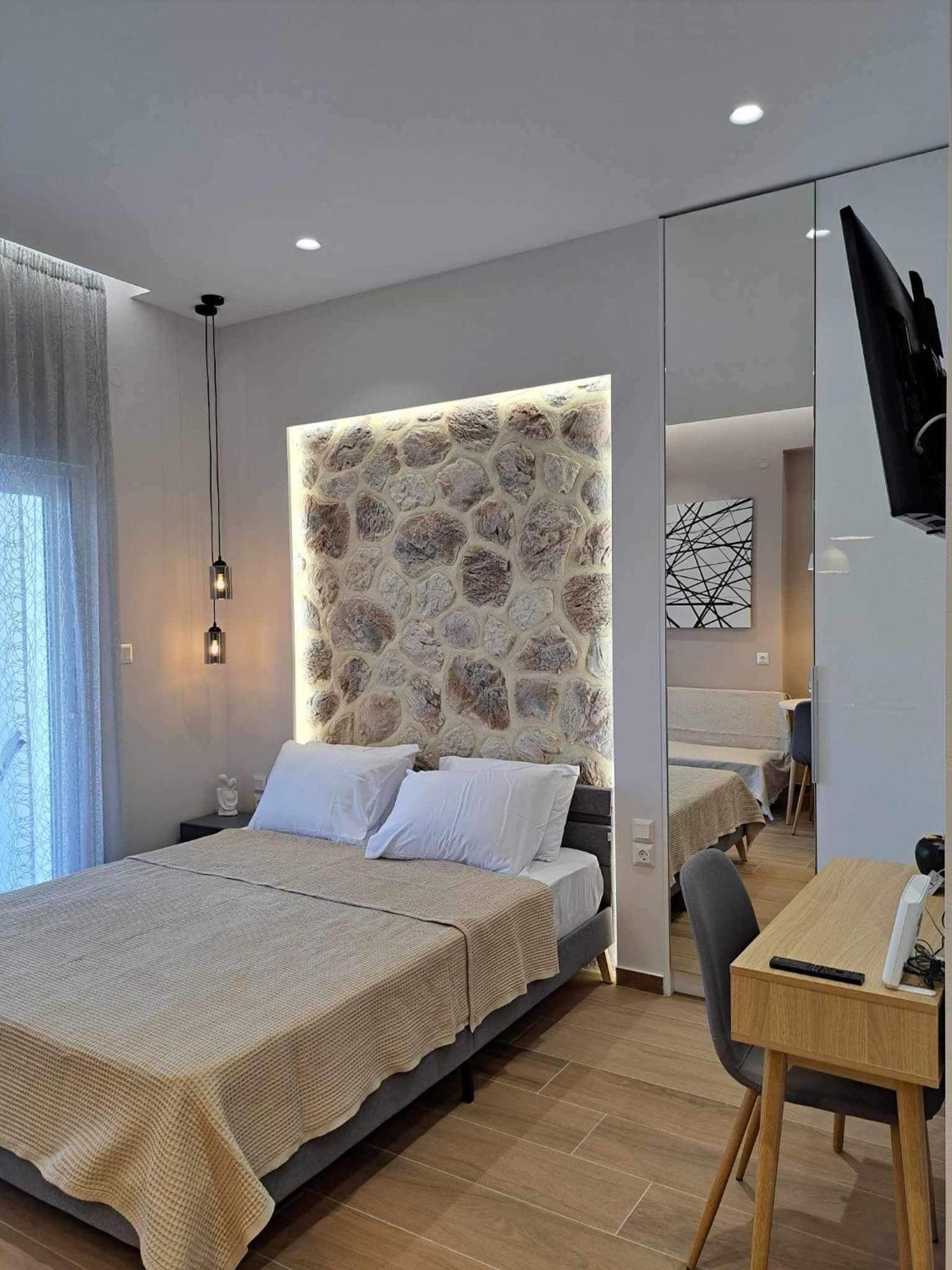 Eclectic Studio With Stone Volos Esterno foto