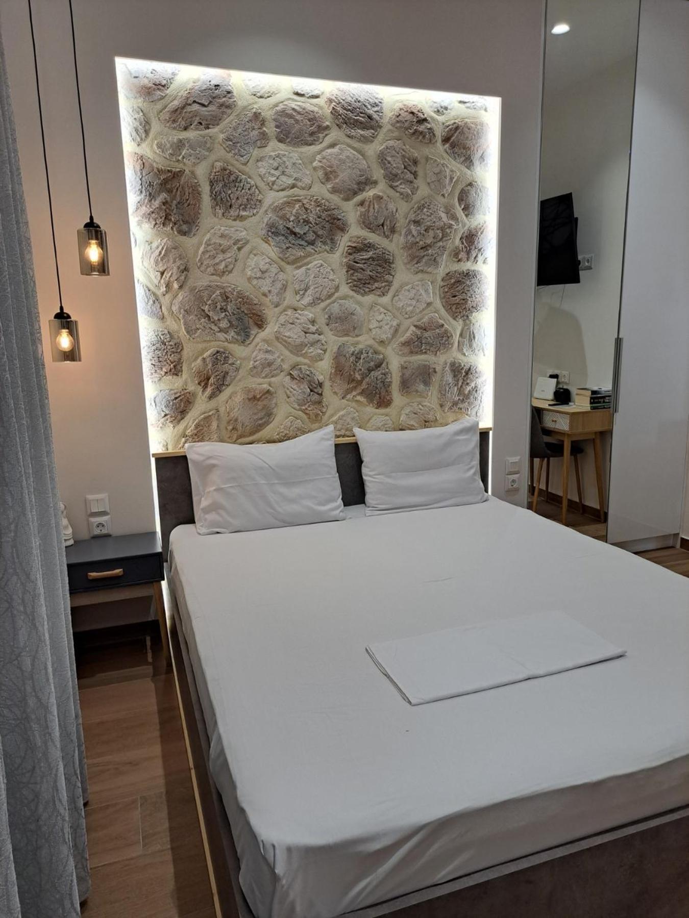 Eclectic Studio With Stone Volos Esterno foto