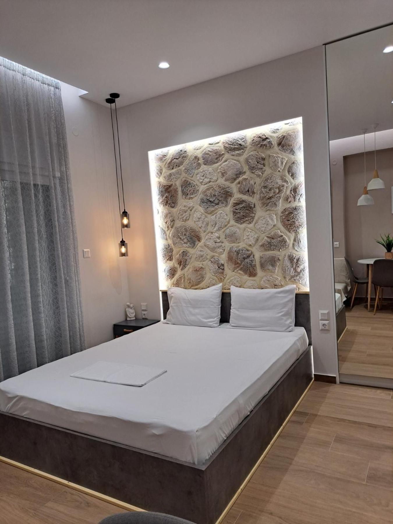 Eclectic Studio With Stone Volos Esterno foto